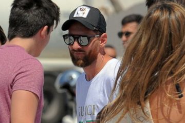 FOTO, VIDEO: Messi ‘huye’ de una multitud enloquecida que lo descubre en una playa de España