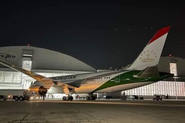 Ex avión presidencial vuela rumbo a Tayikistán con nueva imagen