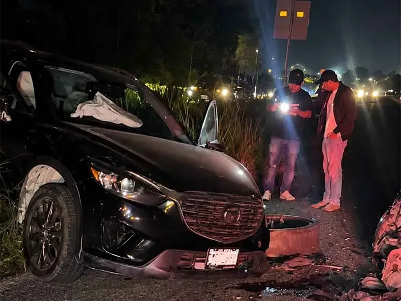 Vehículo dañado tras choque frontal en Berriozábal