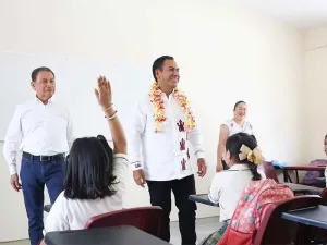 Entrega de infraestructura educativa y apoyos escolares en Tuxtla Gutiérrez