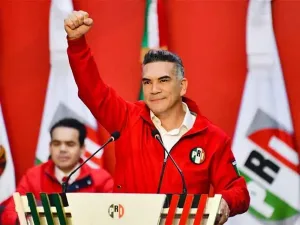 Alejandro Moreno en acto partidista del PRI
