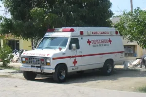 Ambulancia de la Cruz Roja Mexicana estacionada