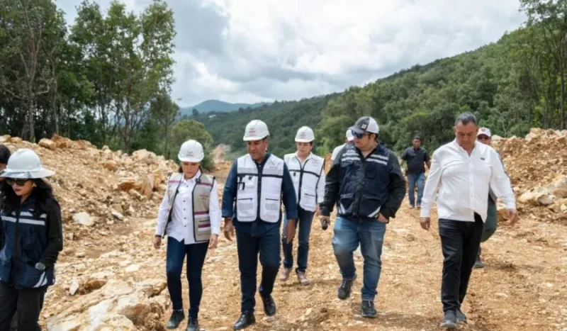 Autoridades recorren los trabajos del Libramiento Las Alfareras en Chiapas