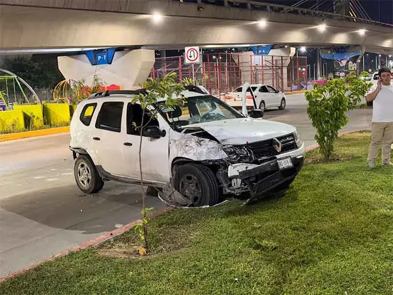 Camioneta danada tras carambola en el Libramiento Norte de Tuxtla Gutierrez