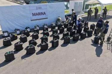 Bultos de presunta cocaina asegurados por la Marina frente a costas de Chiapas