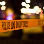 Cinta policial en una escena acordonada para investigación