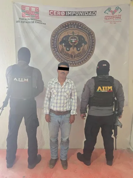 Persona detenida presentada por autoridades de Chiapas en investigación de Sabanilla