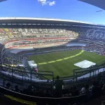 Interior del Estadio Azteca antes de un partido de futbol