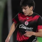 Gilberto Mora durante actividad futbolistica con uniforme de Xolos de Tijuana