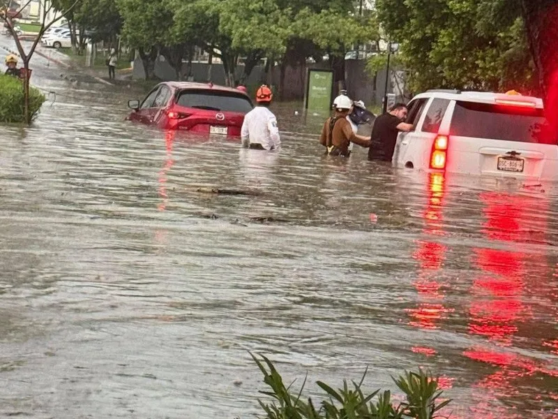 Calle inundada en Tuxtla Gutierrez durante lluvias intensas