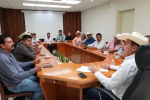 Mesa de trabajo con autoridades y productores ganaderos de Chiapas