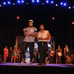 Pasarela de moda con prendas de temporada