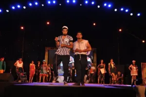 Pasarela de moda con prendas de temporada