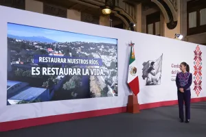 Conferencia presidencial sobre saneamiento de rios contaminados en Mexico