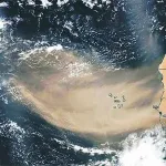 Imagen satelital de polvo del Sahara avanzando sobre el Atlantico