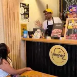 Restaurante de comida venezolana atendido por población extranjera en Tapachula