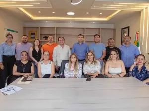 Representantes de Salud Chiapas y CANIRAC reunidos para fortalecer medidas sanitarias