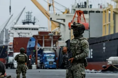 Elementos federales en labores de vigilancia
