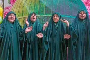 Mujeres participan en una conmemoración religiosa en Teherán