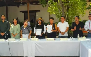 Representantes del IMTA, CEAS y SEMAHN durante la firma del convenio en Chiapa de Corzo