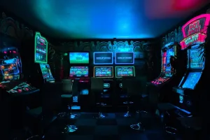 Control de videojuegos sobre una superficie oscura