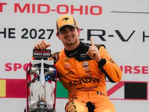 Piloto mexicano Pato O'Ward durante una carrera de IndyCar