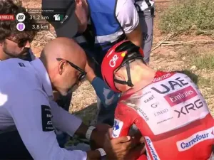 Tadej Pogacar durante una etapa de La Vuelta a Espana 2026