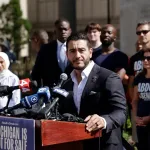 Abdul El-Sayed tras su victoria electoral