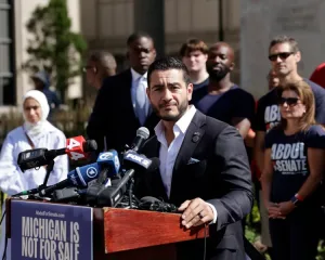 Abdul El-Sayed tras su victoria electoral
