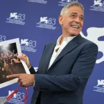 George Clooney durante una sesión de fotos en el Festival Internacional de Cine de Venecia