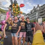 Estatua de Freddie Mercury junto al lago de Ginebra en Montreux