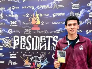 Joshua Cruz Gómez durante una competencia de taekwondo
