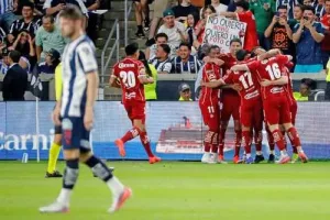 Jugadores de Toluca celebran un gol durante la final de la Leagues Cup