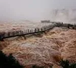 Cataratas de Iguazú durante la crecida del río homónimo