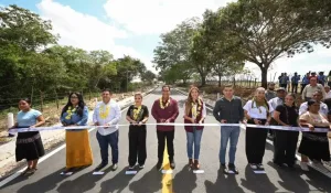Autoridades durante una gira de infraestructura en Cintalapa, Chiapas