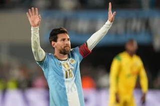 Lionel Messi celebra un gol en su último partido con la selección de Argentina ante Benín
